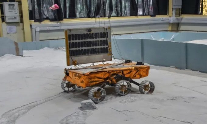 The Pragyaan robot weighs about as much as a sheepdog.
