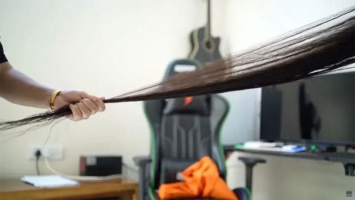 Long hair is difficult to maintain, so Chahal often seeks help from his mother.