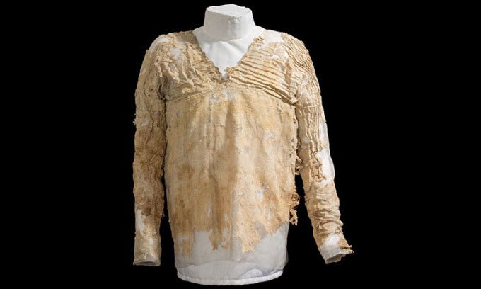 Tarkhan Dress, a shirt produced in ancient Egypt over 5,000 years ago.