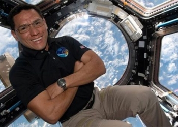 american astronaut sets record in oldest spacecraft 129771