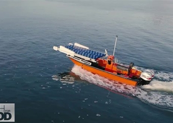 automatic rescue boat saving people about to drown 131008