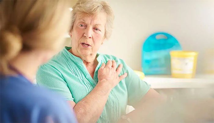Lung itching may accompany other symptoms.