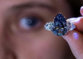 blue diamond rarely sold for over 1 billion vnd 130880