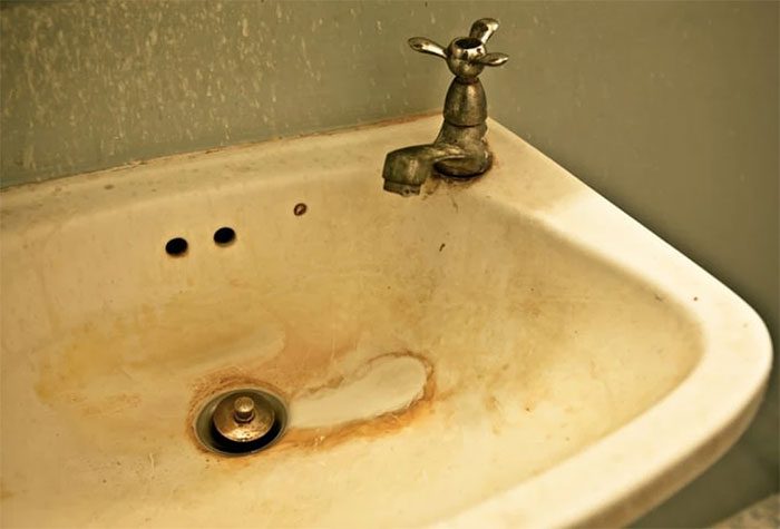 Sink stained yellow due to iron pollution