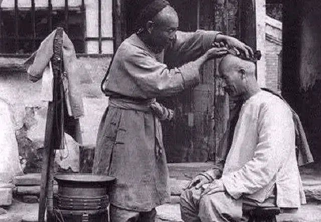 The profession of cutting hair became popular during the Qing Dynasty.