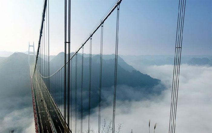 Since its completion, Aizhai Bridge has attracted many tourists.