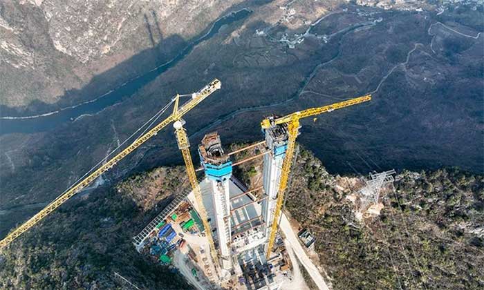 China is constructing the world's highest mountain-crossing suspension bridge, with a height of 625m.