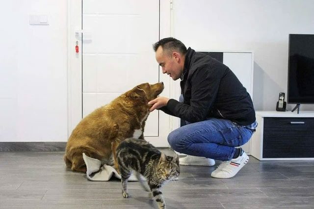 Bobi with his owner Leonel Costa on February 4.