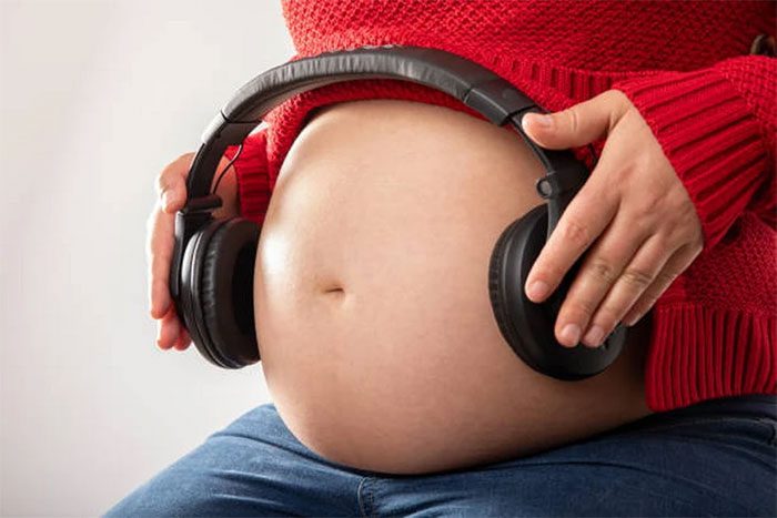 Fetuses can recognize and acquire language before birth.