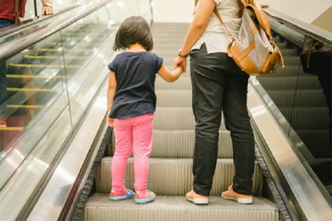 Parents need to carefully watch their children when using escalators.