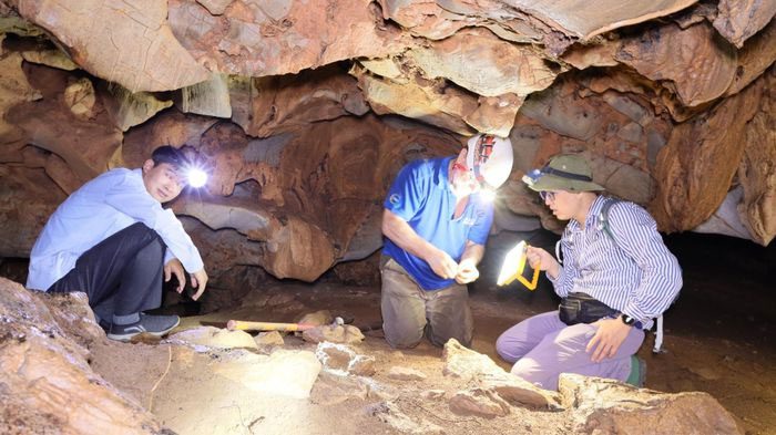 Experts surveying the Thien Dinh cave in the Tam Chuc complex.