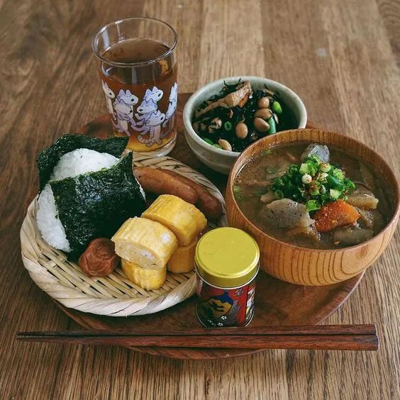 Groups consuming cold rice have lower blood sugar levels.