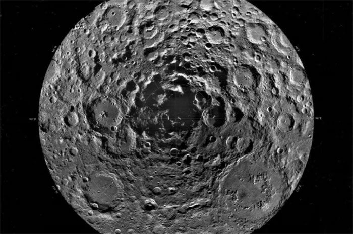 Many countries are targeting the Moon's South Pole.