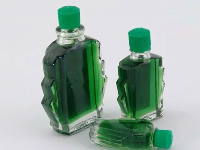 To repel mosquitoes with medicinal oil, open the bottle and place it in a corner.