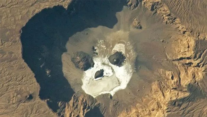 Astronaut captures image of giant glowing skull in the Sahara.