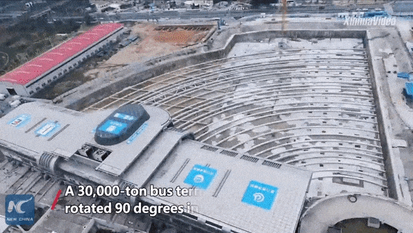 Timelapse of the 30,000-ton bus station moving 288m over 40 days.