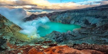 discover the largest acid lake in the world 130998
