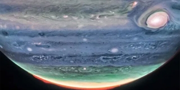 discovering fast moving massive ray doubling category 5 on sirius 130628