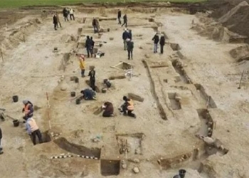 discovery of 3 000 year old cryptic chamber believed to belong to mysterious king found in golden coffin 130971