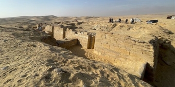 discovery of 4 400 year old mummy of pharaohs child 130258