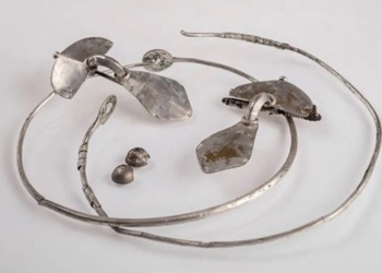 discovery of 50 graves with many valuable jewelry 130159