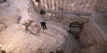 discovery of a pipeline made of stone dated nearly 3 000 years old in israel 129599