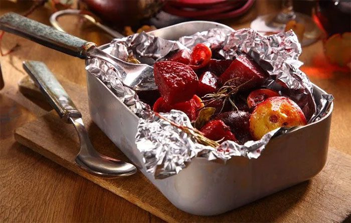 Should aluminum foil be used in food preparation?