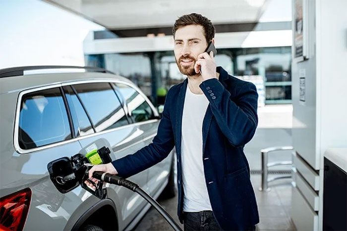 Avoid doing personal tasks, or using your phone while refueling.