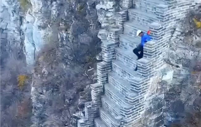 This section has a slope of up to 80 degrees, extremely easy to fall.