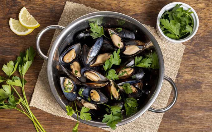 Shellfish rich in zinc and iodine.