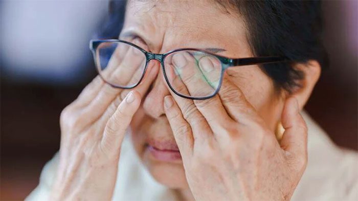 Older individuals are more likely to experience eye strokes.