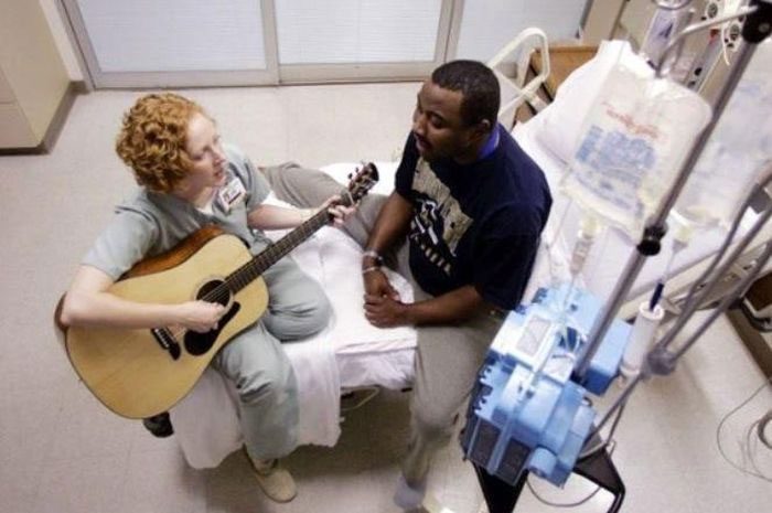 Music can reduce physical pain for listeners.