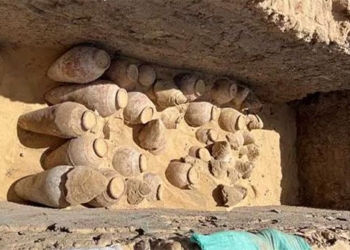 egyptian archaeologists discover 5 000 year old wine jar in sohag province 130148
