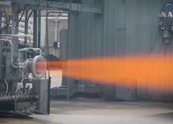 experiment with spray of 3d printed rocket engine 130824
