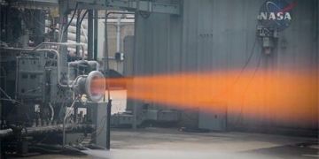 experiment with spray of 3d printed rocket engine 130824