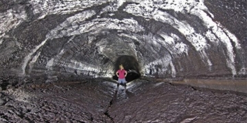 explore the longest cave in the world in hawaii 131076
