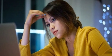 exposure to light at night increases the risk of depression 130397