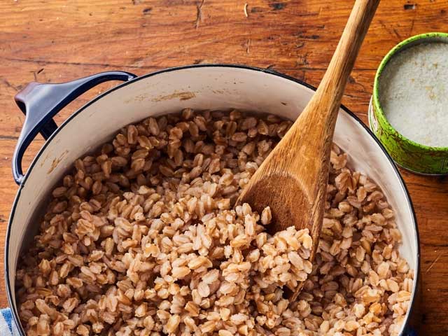 Farro is a fiber-rich food.