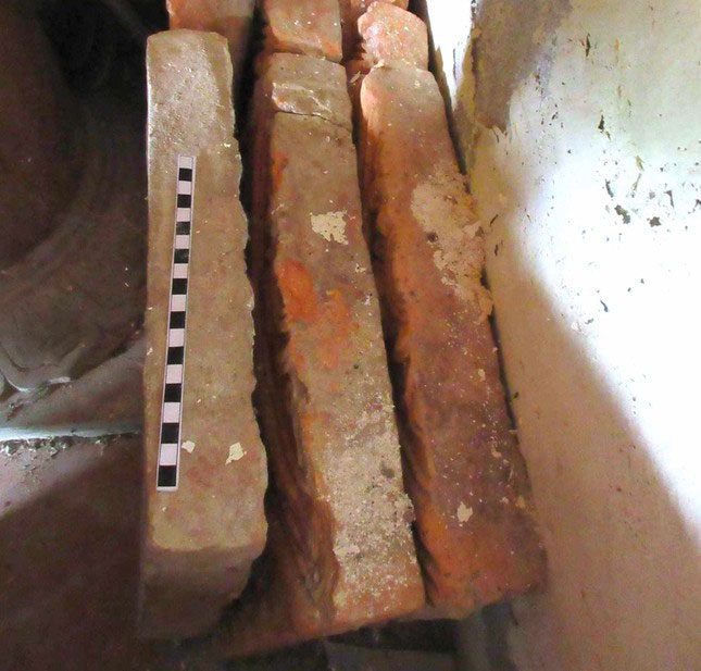 These artifacts are still preserved at the Hồ King Temple.