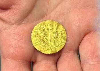 golden coin identified over 1000 years old with the face of jesus 131500