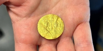 golden coin identified over 1000 years old with the face of jesus 131500