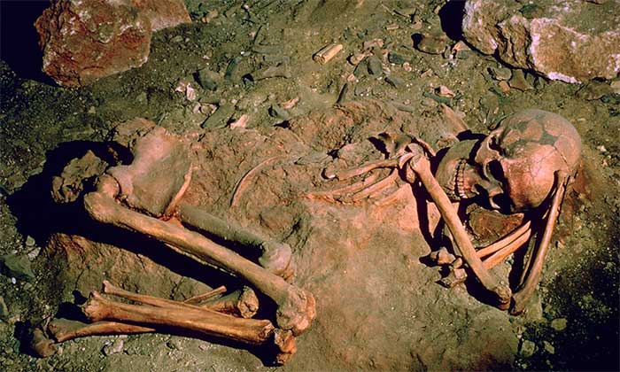 An example of a Paleolithic grave in France.