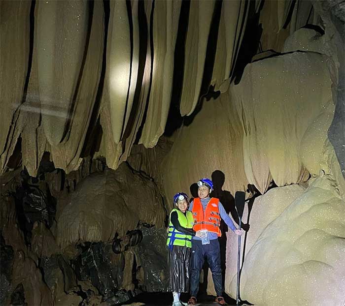 Discovery of a magnificent cave on the Truong Son Mountain