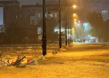 heavy rain causes flooding in hue city 130993