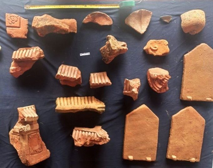 Roof tile artifacts discovered in Ha Giang.