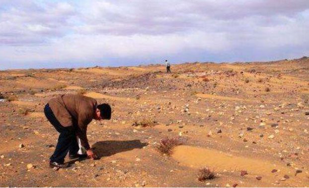 In the 1980s and 1990s, many people sought Agate Lake for gemstones.