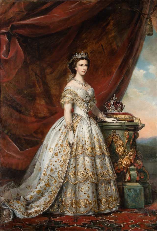 A newly discovered portrait showing Empress Sisi in an unseen dress.