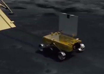 indian robot rolls on the moon 129446