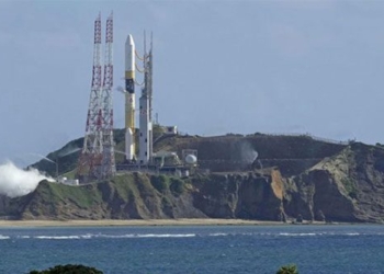 japan launches missile into space 129487