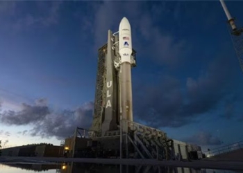 jeff bezos amazon group defends internet satellite challenge starlink 130279